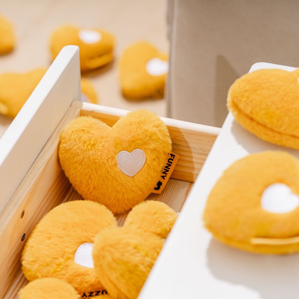 Giocattolo per cani cigolio di Funnyfuzzy Heart.