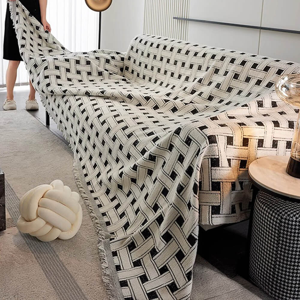 Elegante cubierta de sofá de tasas con borde con flecos a cuadros