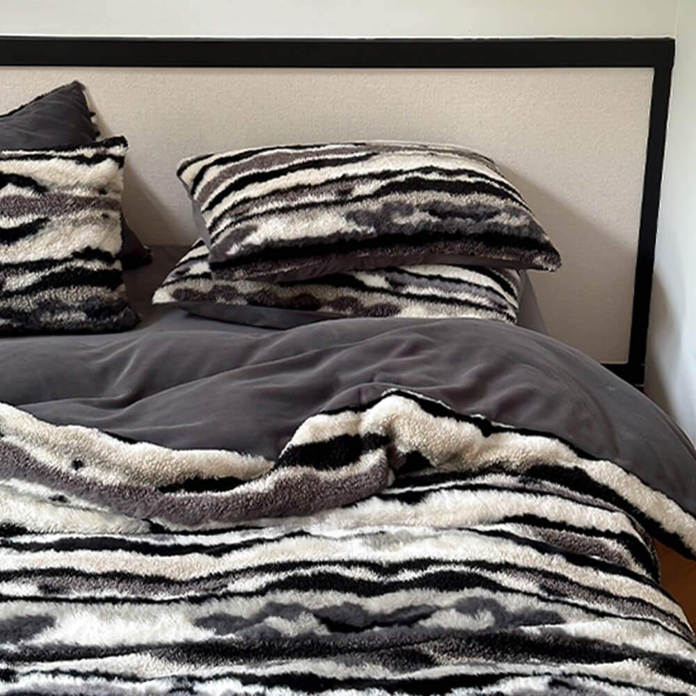 Dual-Sided Luxury Zebra Print Plush Bed Sheet Set