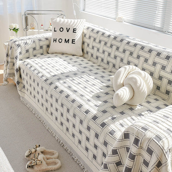 Elegante cubierta de sofá de tasas con borde con flecos a cuadros