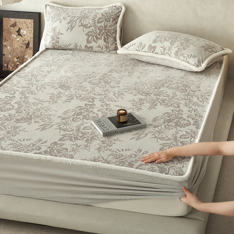 Drap-housse protège-matelas en velours de lait confortable, motif floral sculpté doux