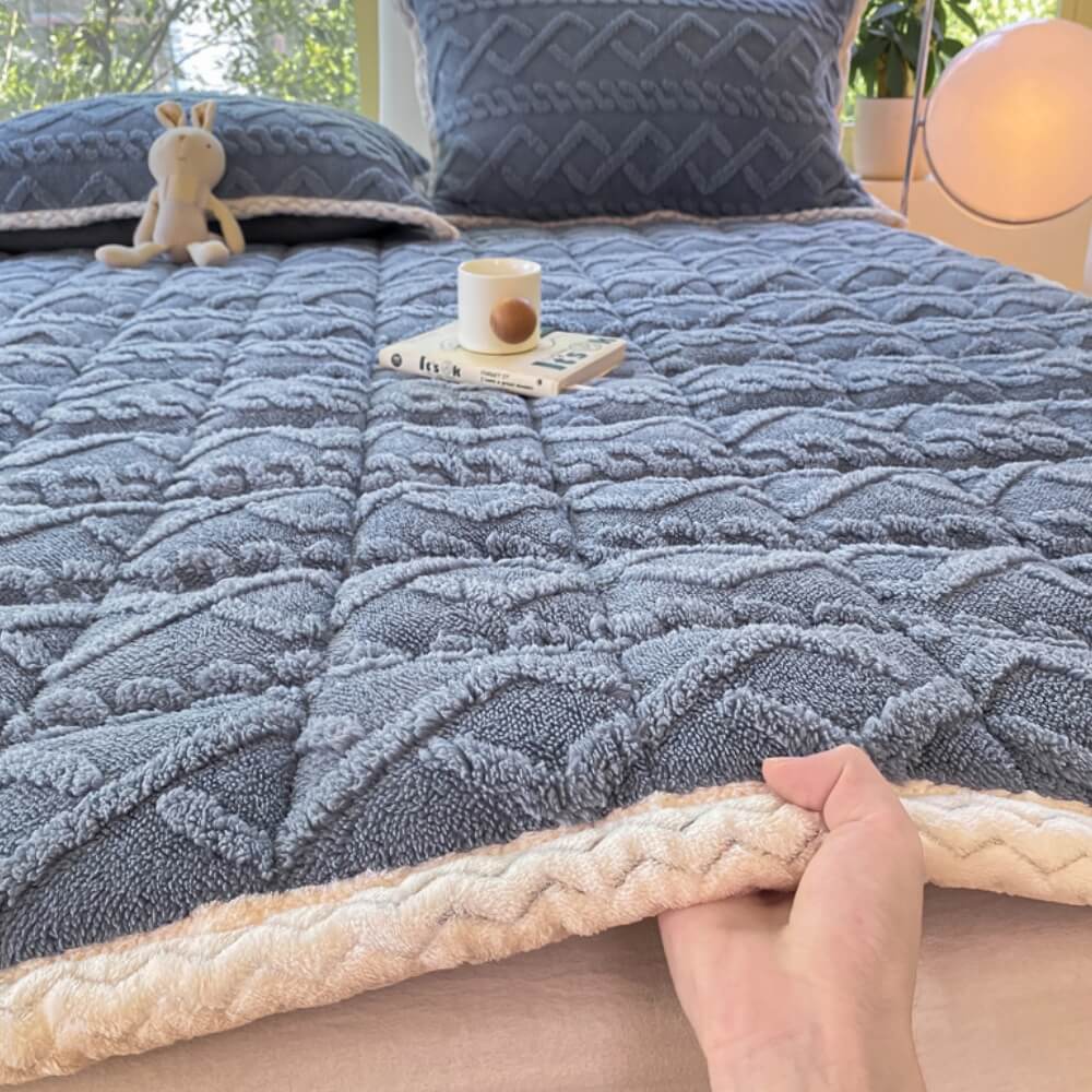 Twisted Jacquard Plush Thick Comfortable Non-Slip Mattress Topper