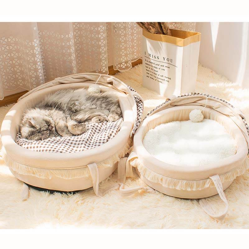 Entzückendes halbgeschlossenes Katzenbett von Cradle