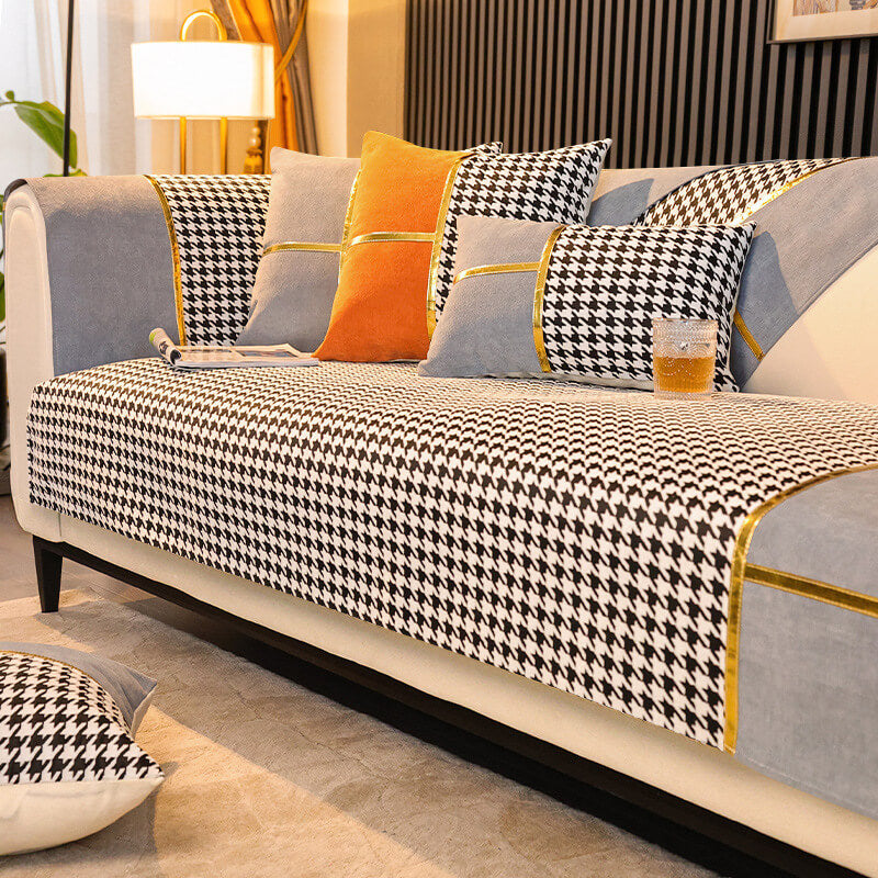 Rutschfester Couchbezug aus Chenille mit klassischem Hahnentrittmuster