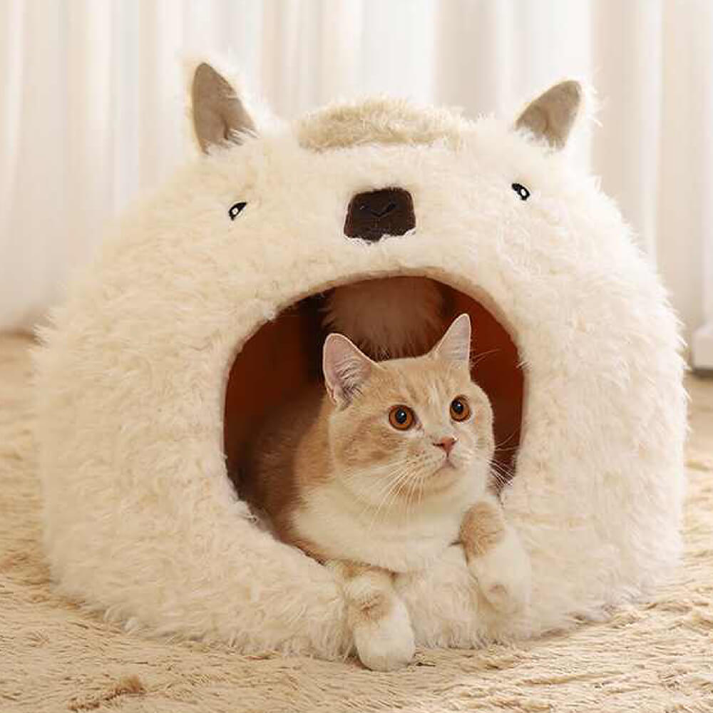 Warme, halbgeschlossene Katzenhöhle im Cartoon-Alpaka-Stil